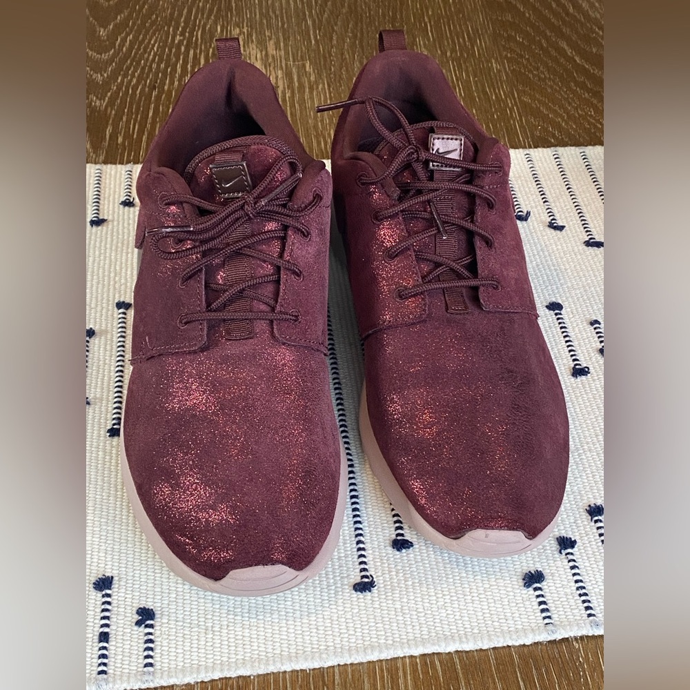 Women’s Nike Roshe Premium Metalic